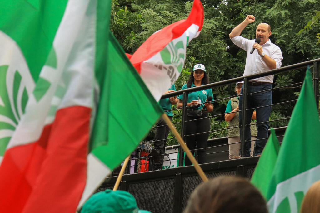 Weber concede Medalha do Mérito Farroupilha à Fetag/RS