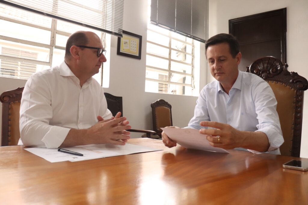 Deputado trata sobre pautas da agropecuária com secretário da Agricultura 