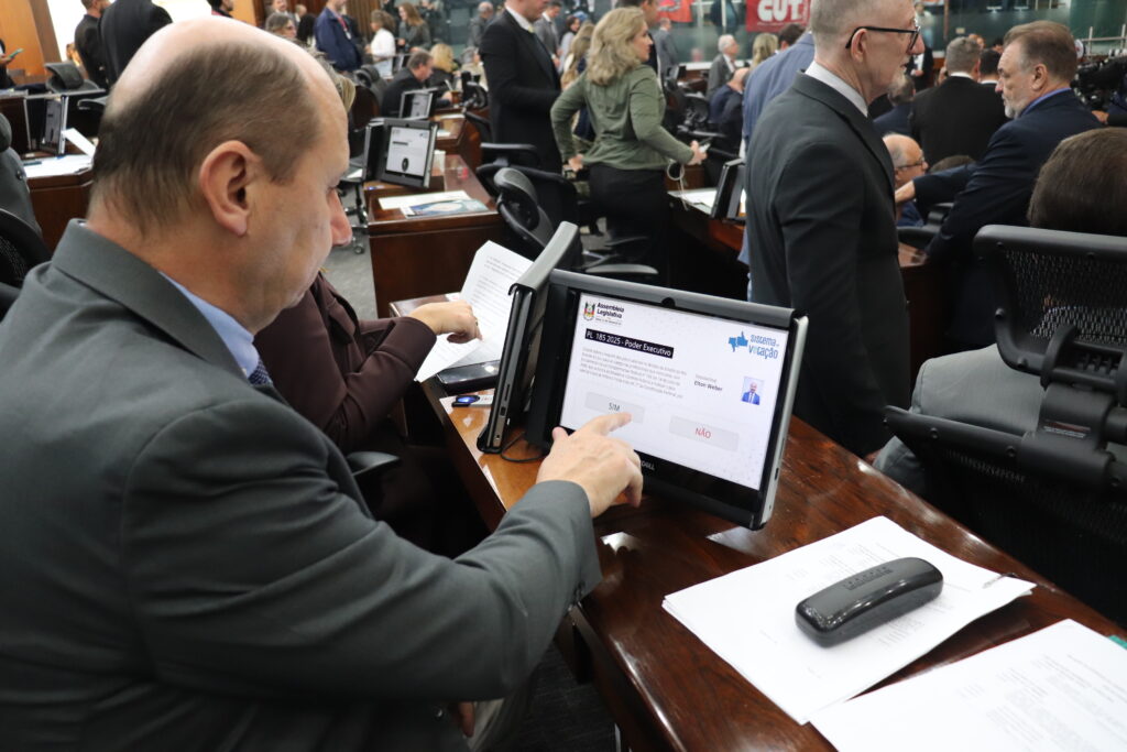 Assembleia aprova reajuste de 8% no piso regional 