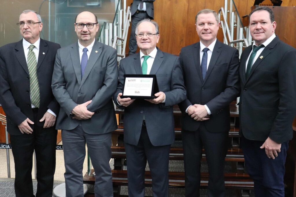 Deputado Elton Weber presta homenagem aos 100 anos da Sicredi Origens RS  