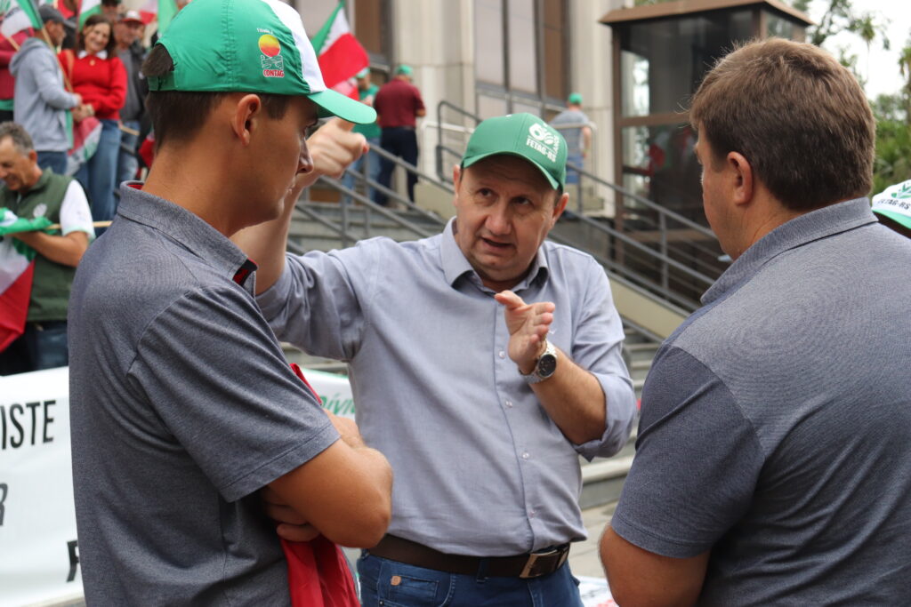 Weber participa de atos em defesa dos produtores de leite no Interior e planeja ida à Brasília