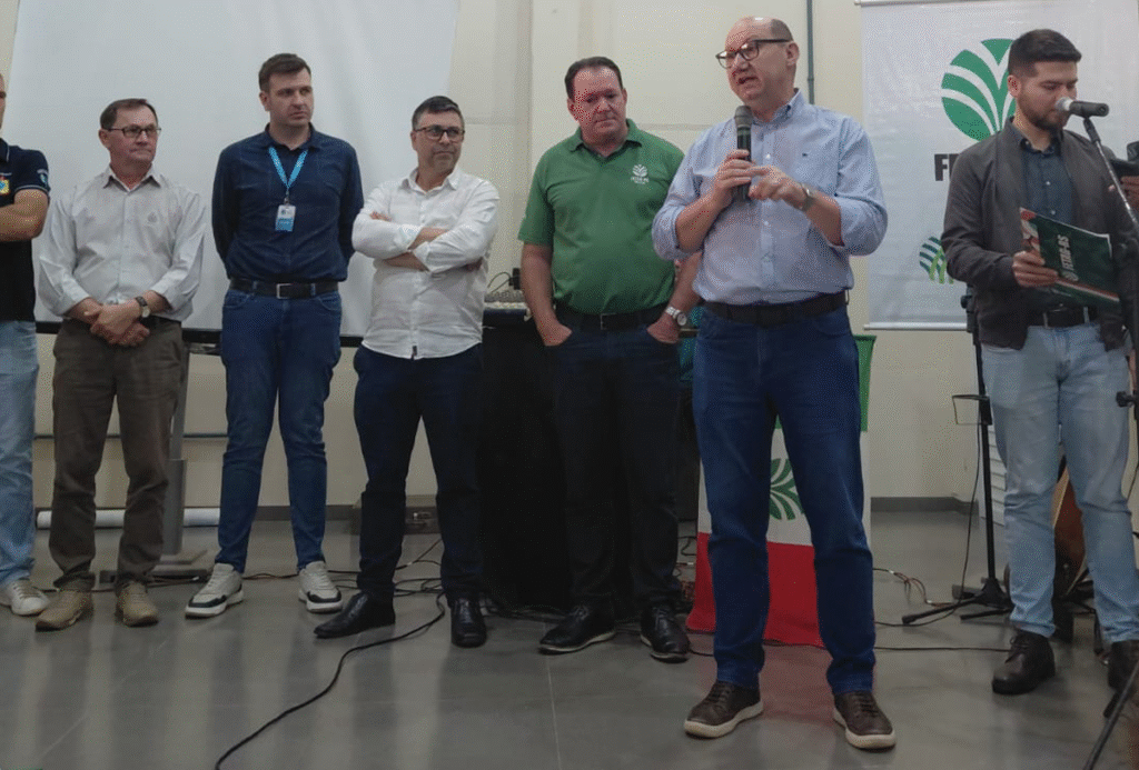 Deputado destaca urgência em defender a produção leiteira nacional durante atos públicos