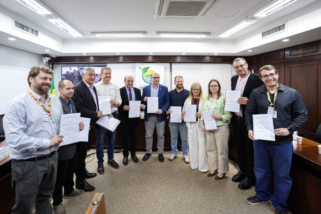 PORTO ALEGRE - RS - BRASIL. 16/10/2025. Comissão de Agricultura, Pecuária, Pesca e Cooperativismo, presidida pelo deputado Zé Nunes (PT). Reunião ordinária. Fotos: Lucas Kloss / ALRS