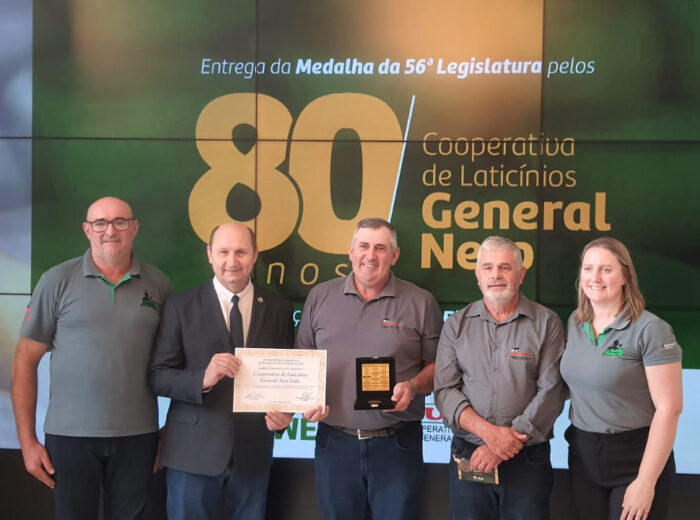 Emoção marca homenagem de Weber aos 80 anos da Cooperativa de Laticínios General Neto   