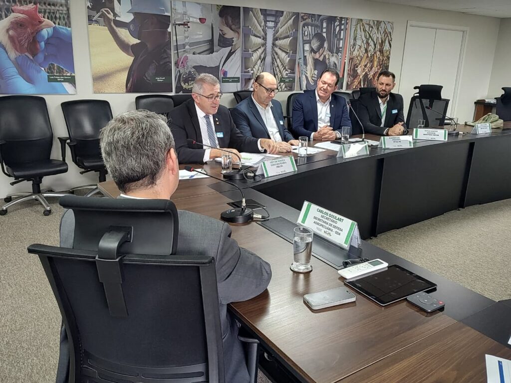 Deputados acertam vinda de técnicos do governo federal para esclarecer portaria que impacta produtores de morango