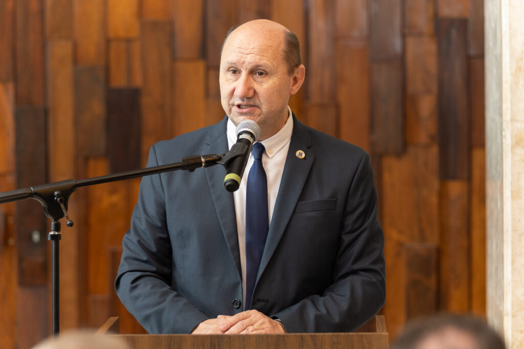 PORTO ALEGRE - RS - BRASIL - 14/04/2026: Medalha da 56ª Legislatura à Cooperativa de Laticínios General Neto Ltda. Júlio de Castilhos. Fotos: Raul Pereira/ALRS.